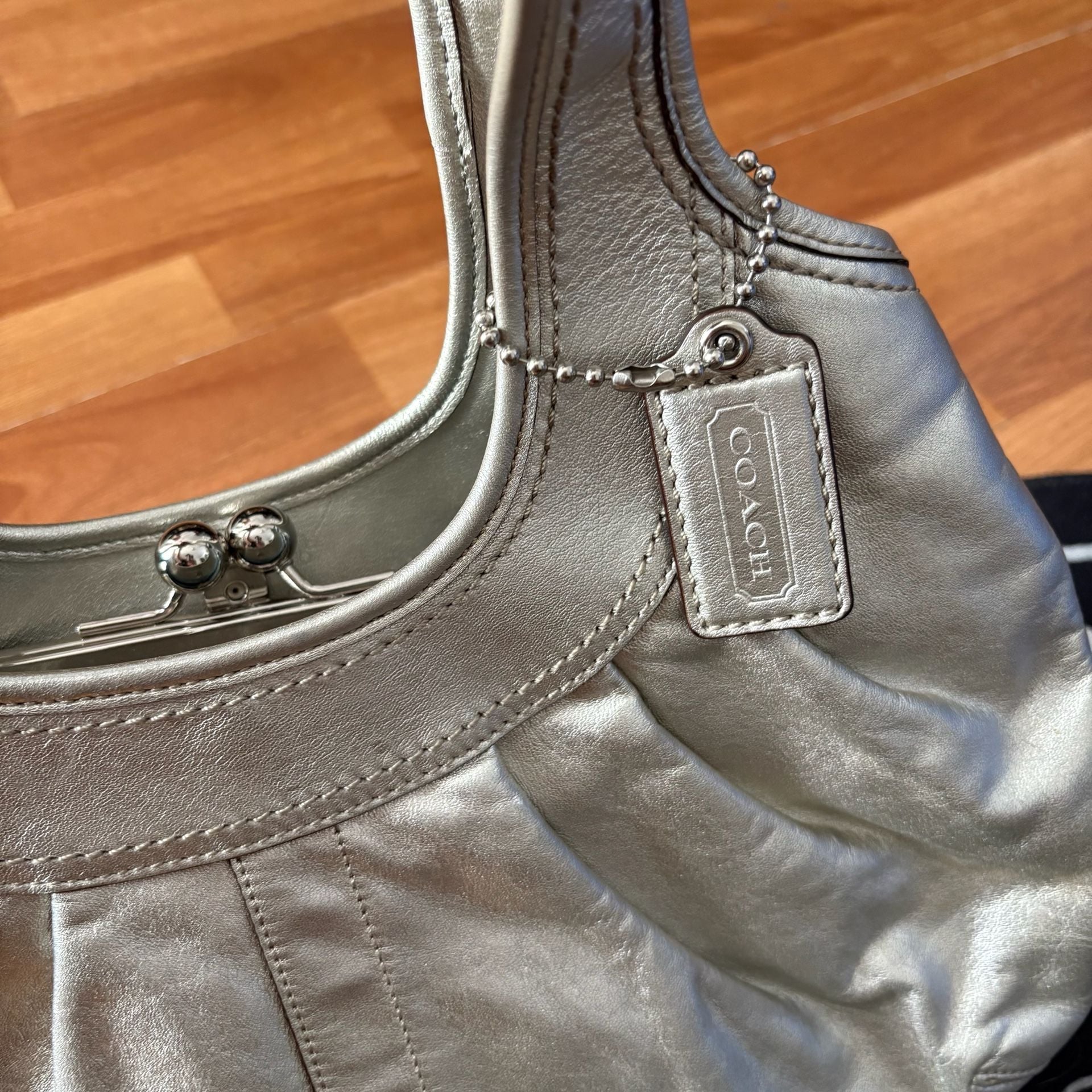 Y2K Coach Ergo Pleated Metallic Silver Leather Kisslock Bag 3
