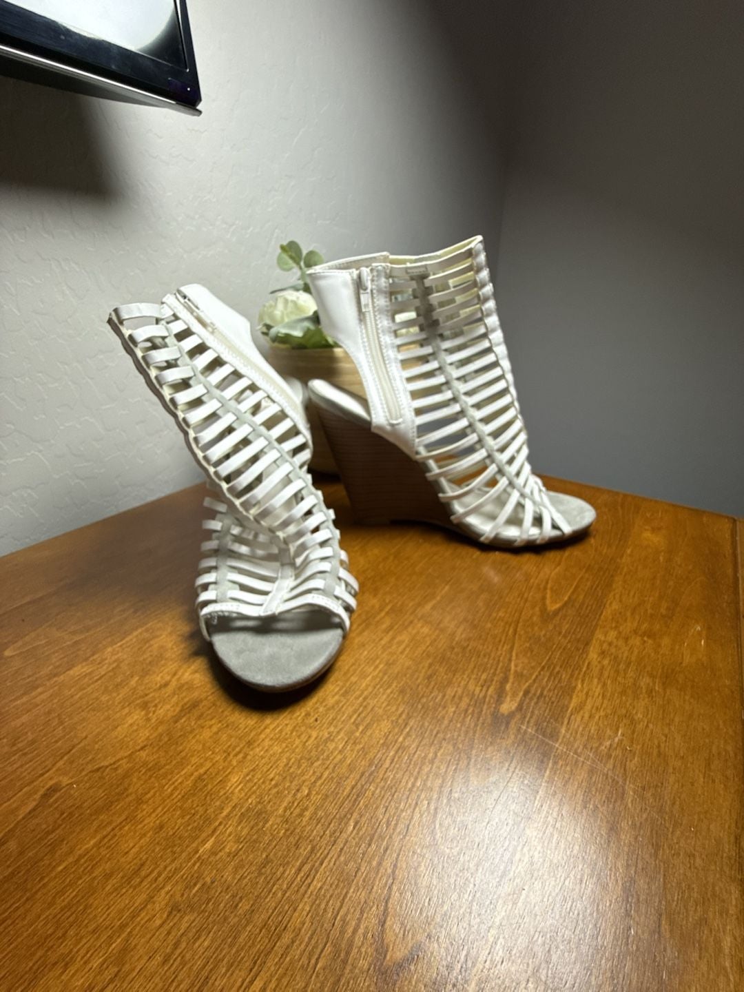NWOT Wild Diva White Caged Gladiator Wedge Booties Size 7.5 2