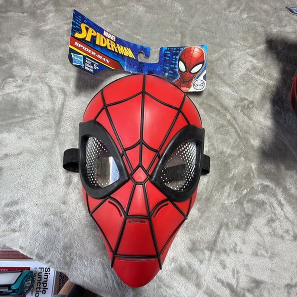 Hasbro Marvel Spider-Man Hero Mask Age 5+ Red Plastic Costume