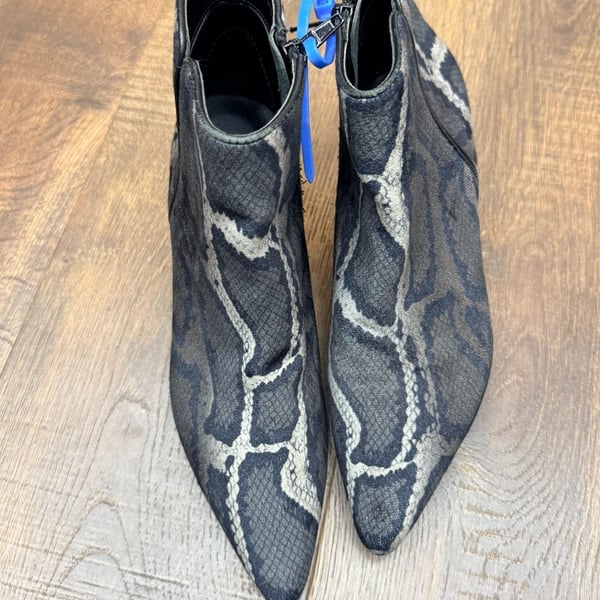 Vaneli Taima Snake Print Ankle Booties Size 8M