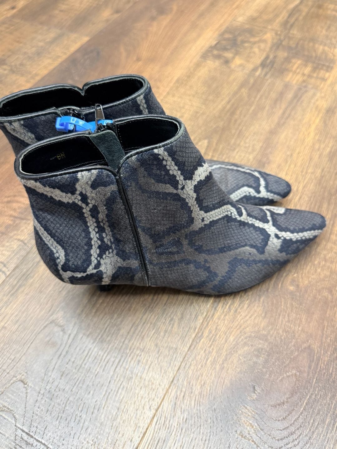 Vaneli Taima Snake Print Ankle Booties Size 8M 3