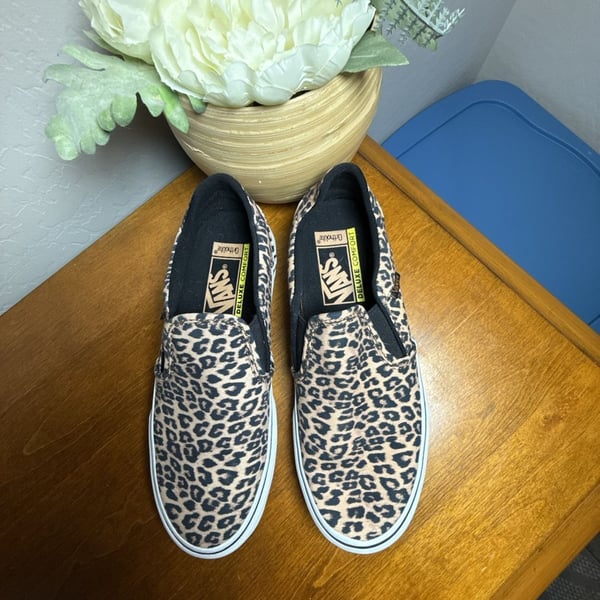 NWOT Vans Asher Deluxe Slip-On Leopard Print Women's Size 7.5 Sneakers