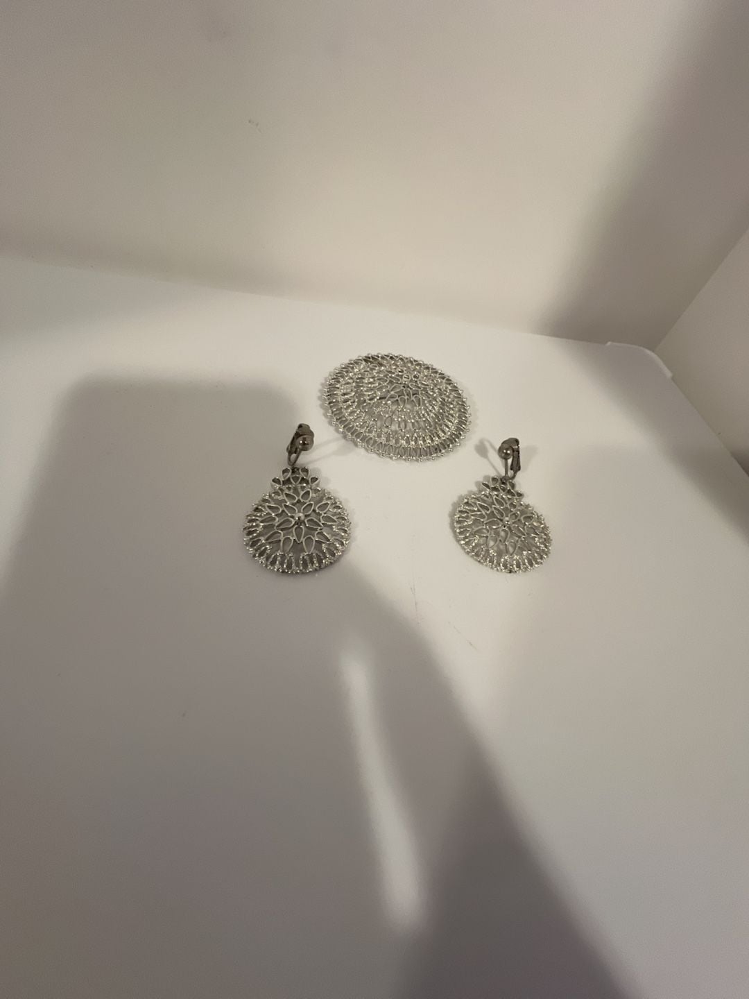 Sarah Coventry Venetian Brooch and Matching Clip-On Dangle Earrings Set Silver 1