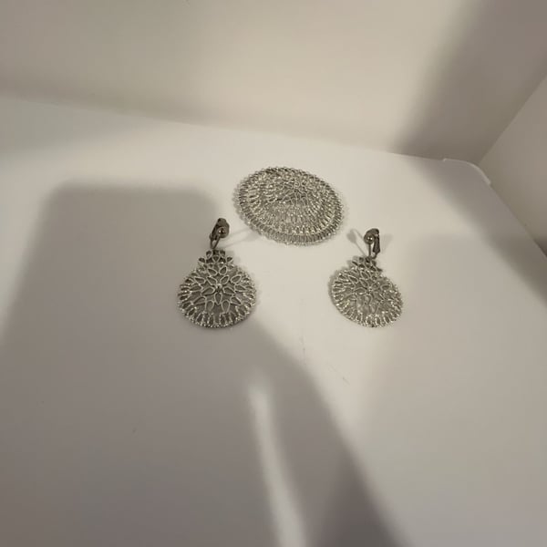 Sarah Coventry Venetian Brooch and Matching Clip-On Dangle Earrings Set Silver