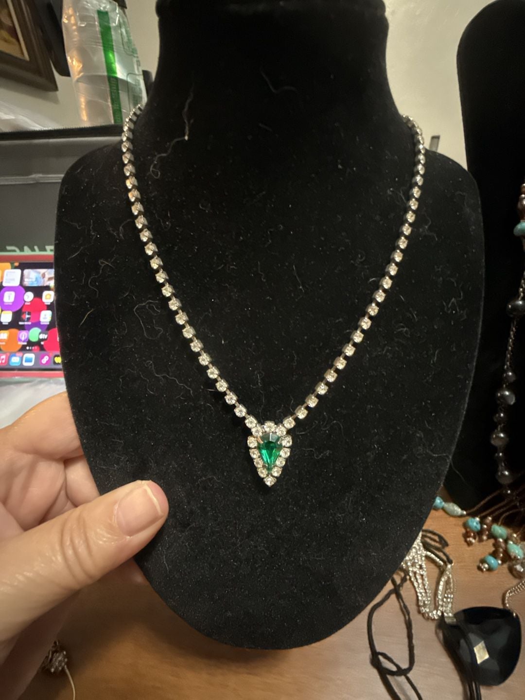 Vintage Emerald Rhinestone Necklace with Teardrop Pendant and Chain Link Clasp 2