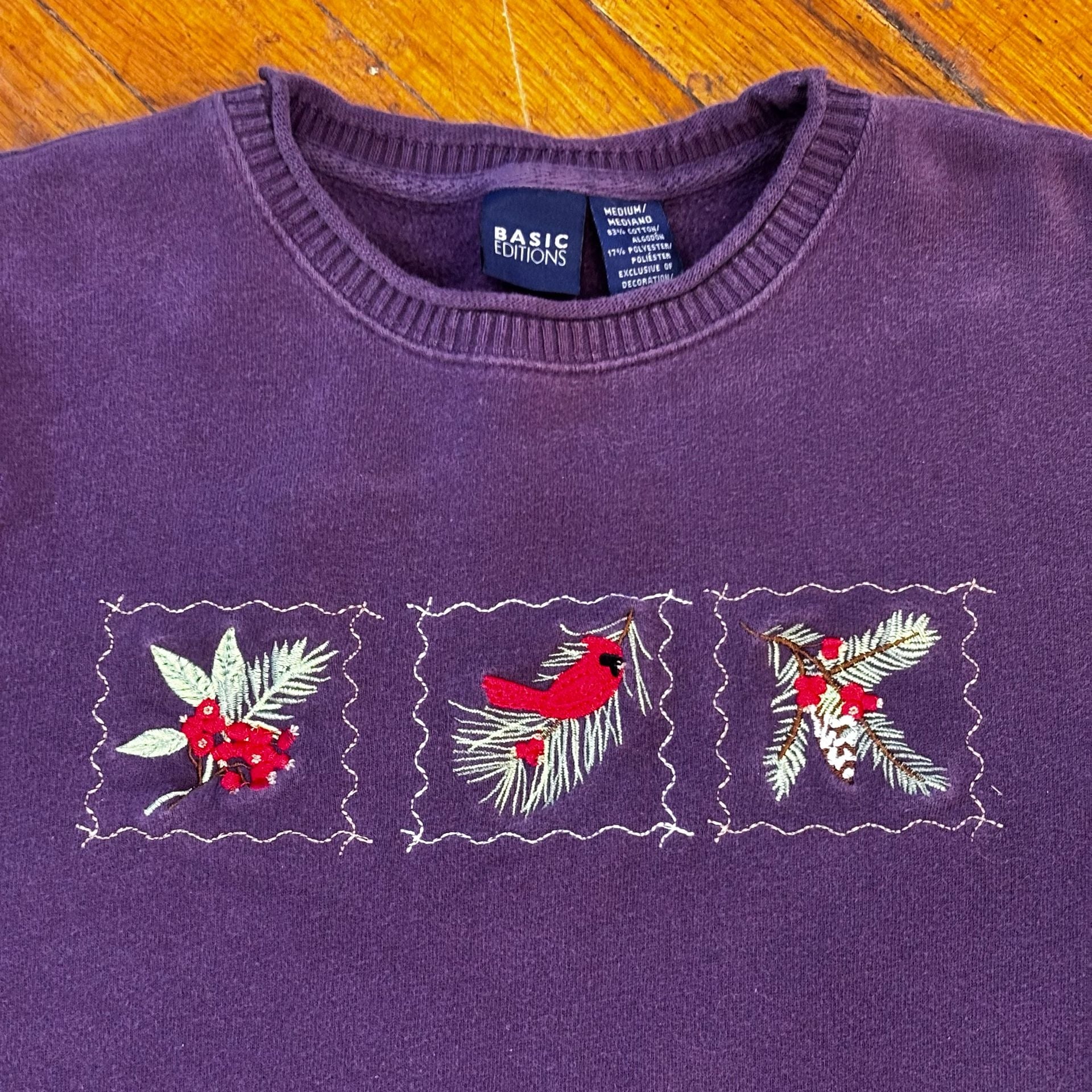 Grannycore Embroidered Cardinal Bird Size Medium Purple Sweatshirt 3