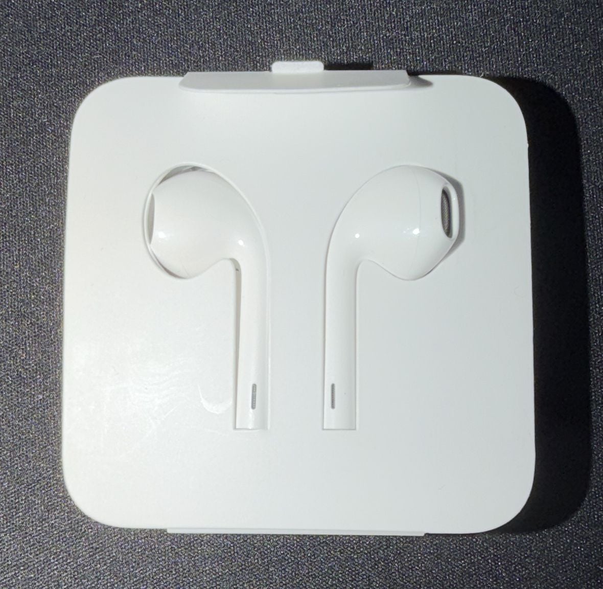 Apple EarPods with Lightning Connector White 1