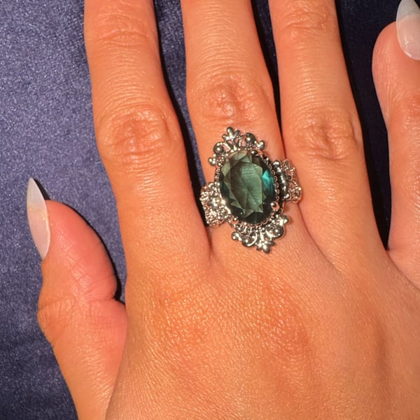 Custom Vintage Style Blue Crystal Lace Design Ring Silver Plated Couple CZ Rings Size 7 New
“As is , no refunds or exchanges “