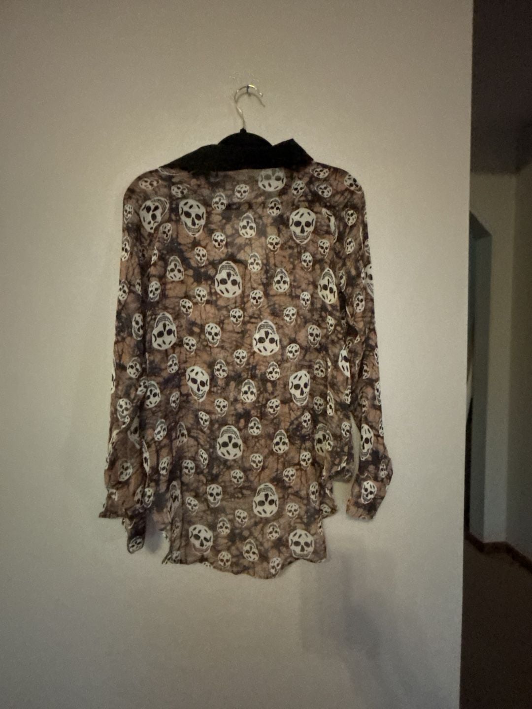 Love Culture Skull Print Long Sleeve Blouse Size S Brown Black Studded Button 7