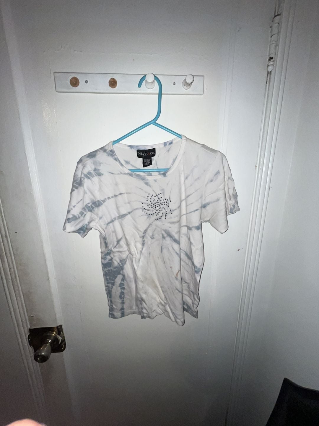Style & Co T-Shirt Size M Blue White Tie-Dye Rhinestone Spiral 2