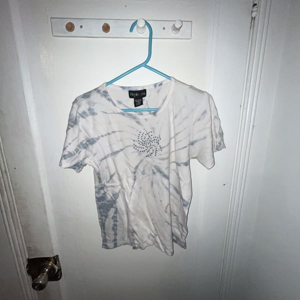 Style & Co T-Shirt Size M Blue White Tie-Dye Rhinestone Spiral