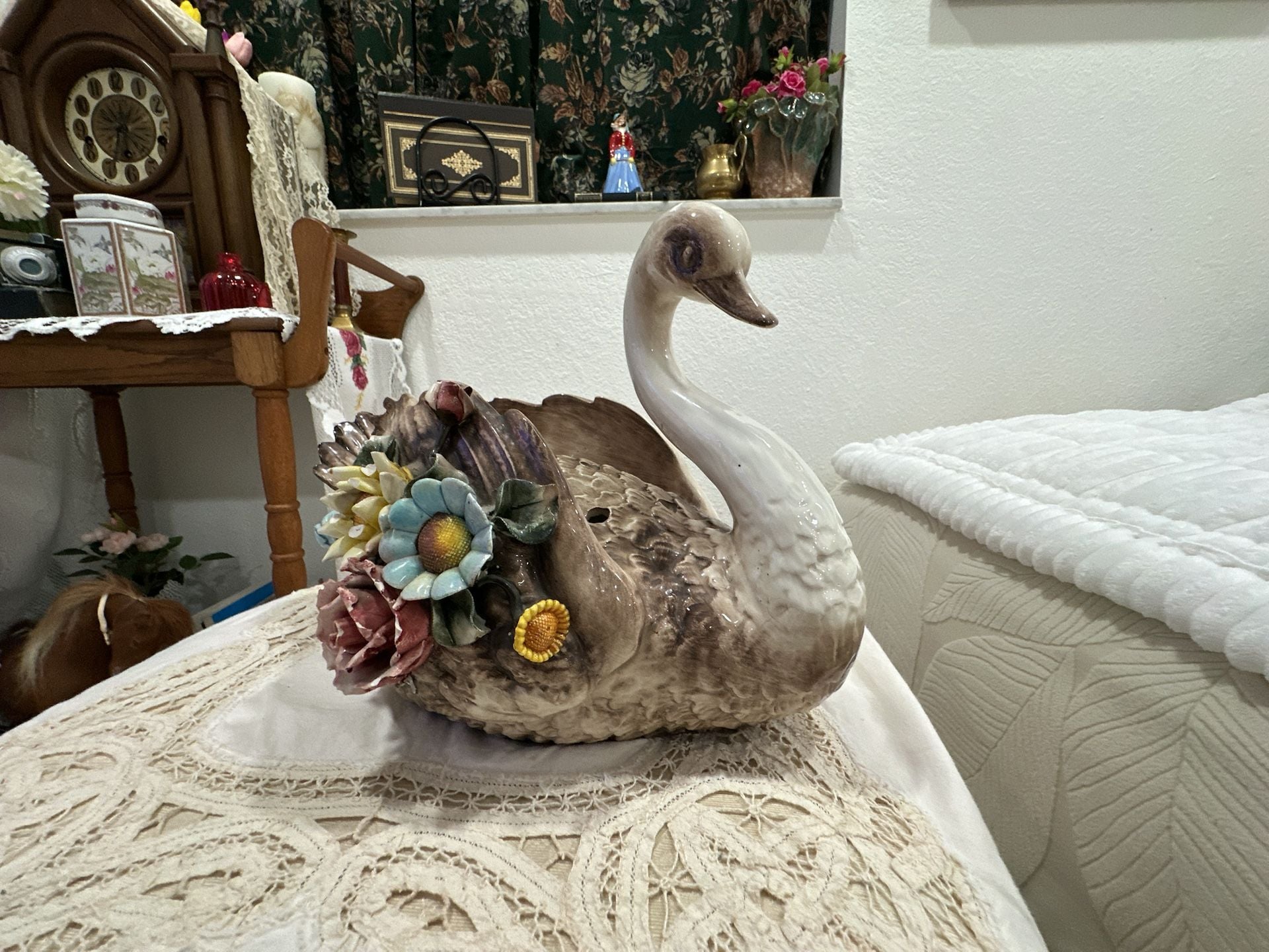 Capodimonte Style Ceramic Swan Flower Planter Centerpiece/Flower Frog 11