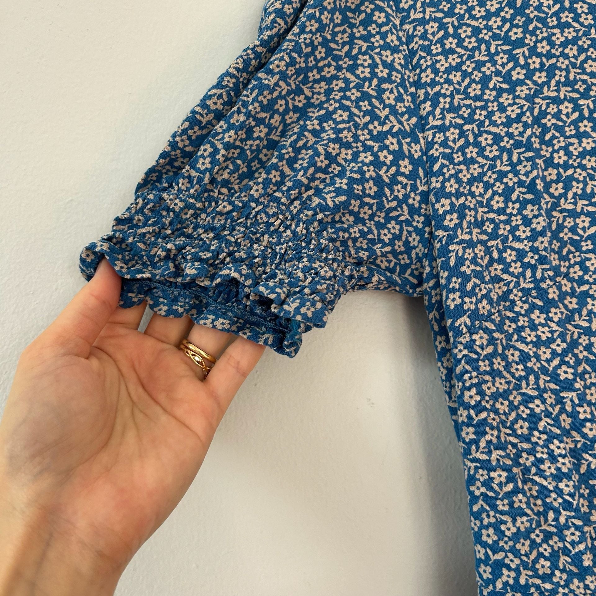 dip Blue Ditsy Floral Midi Dress Size 4 Short Sleeve Puff Sleeve A-Line Dress 4