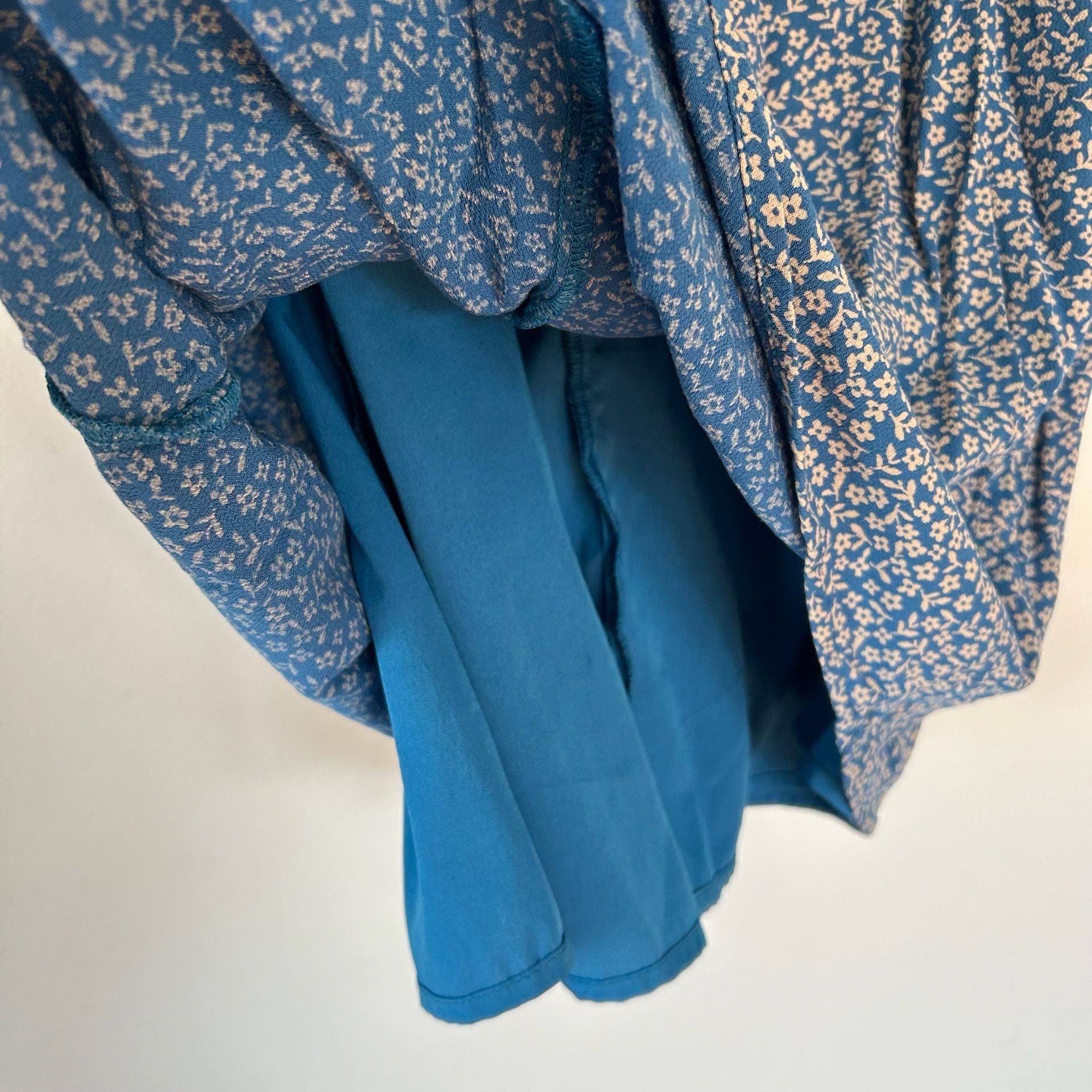 dip Blue Ditsy Floral Midi Dress Size 4 Short Sleeve Puff Sleeve A-Line Dress 6