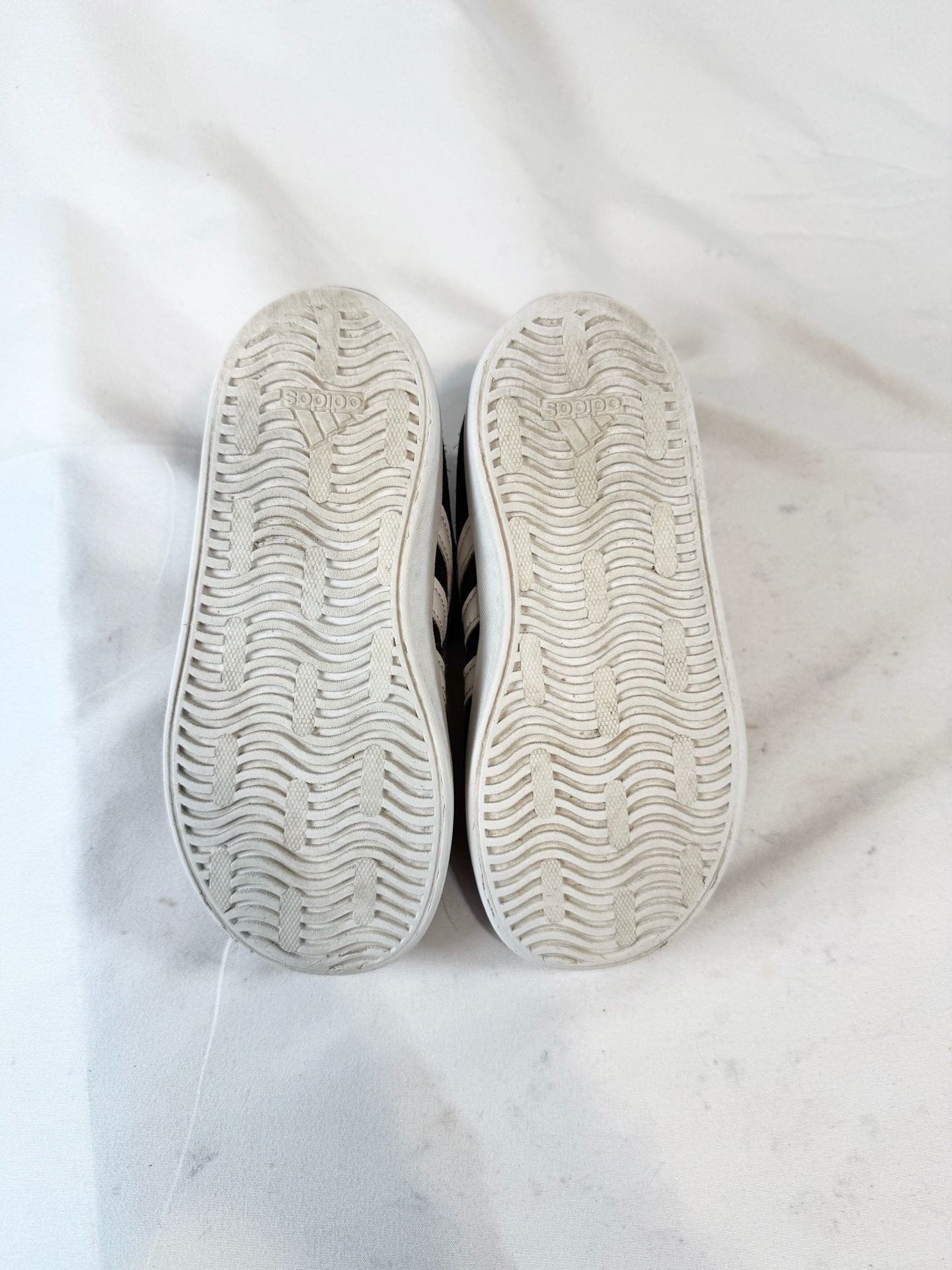 Adidas Toddler Boys Girls Size 10 Kids Black White Suede 3-Stripes Hook Loop Strap Sneakers ID9158 Retro Y2K Minimalist Preppy Heritage 4