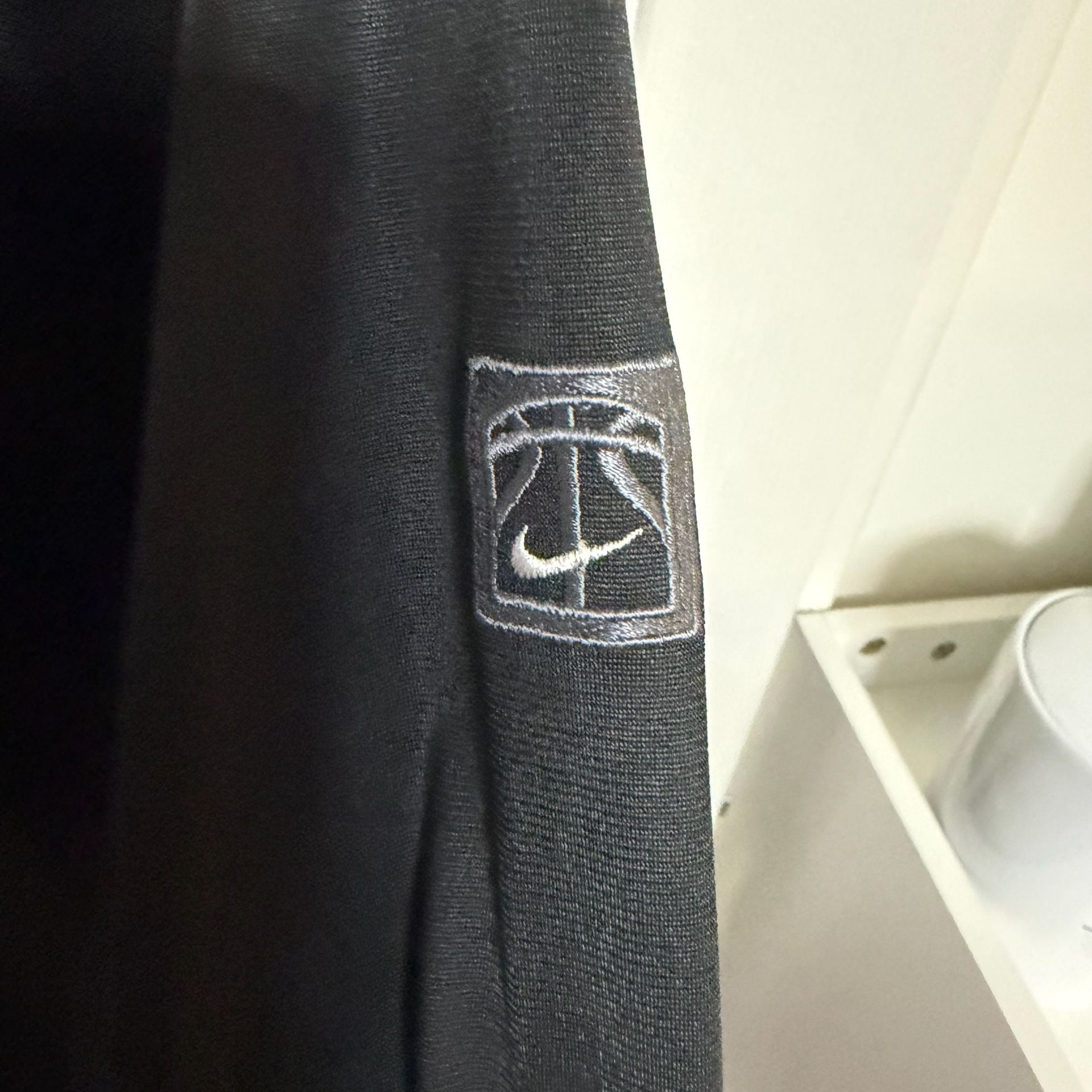Nike Black Center Swoosh Pullover Hoodie Size XL Y2K Basketball Sweatshirt 3