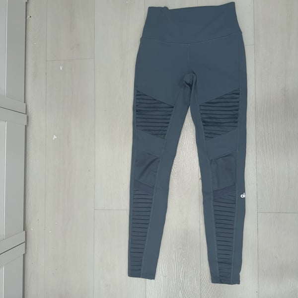 Alo Yoga High Rise Moto Leggings Size S Gray Ribbed Panels