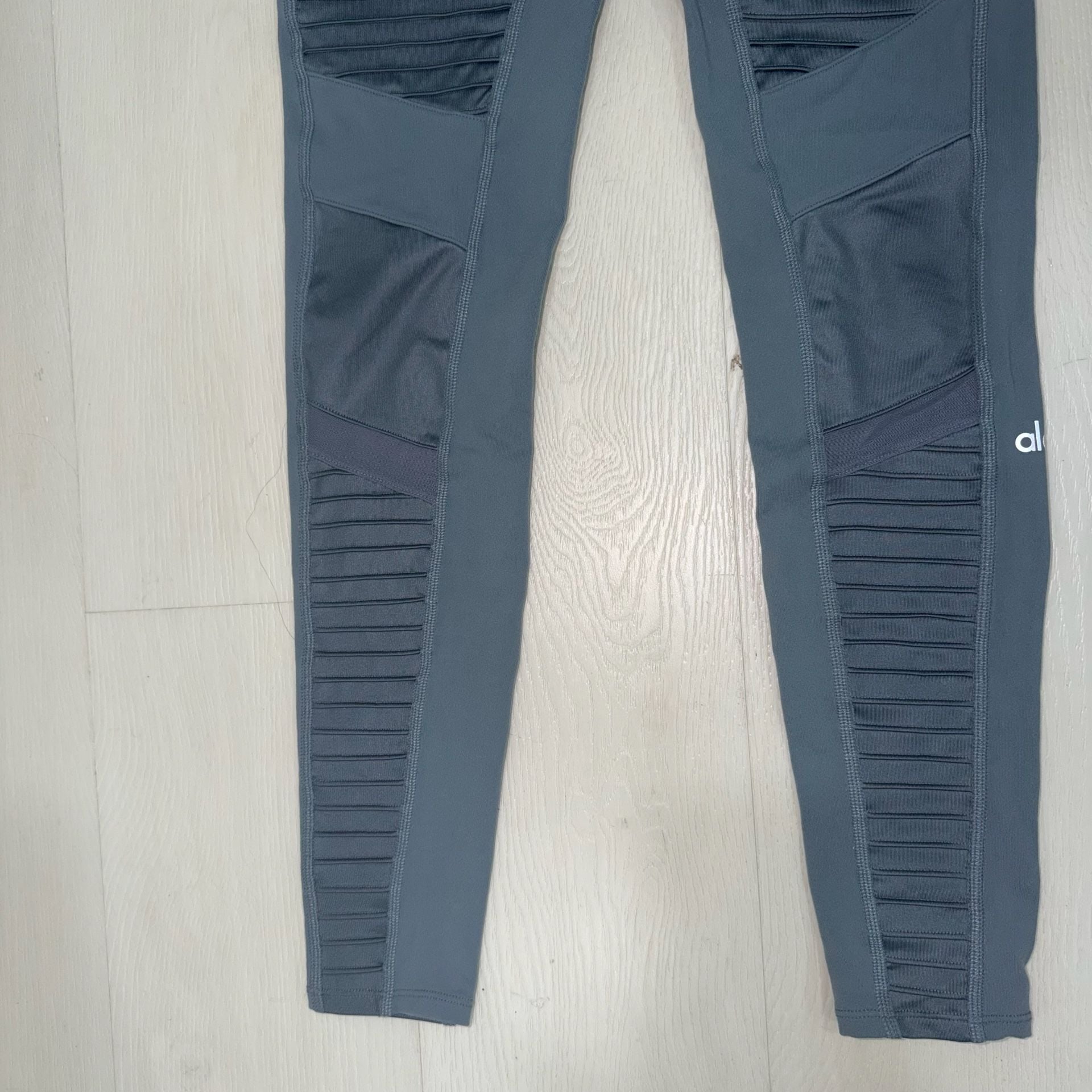 Alo Yoga High Rise Moto Leggings Size S Gray Ribbed Panels 3