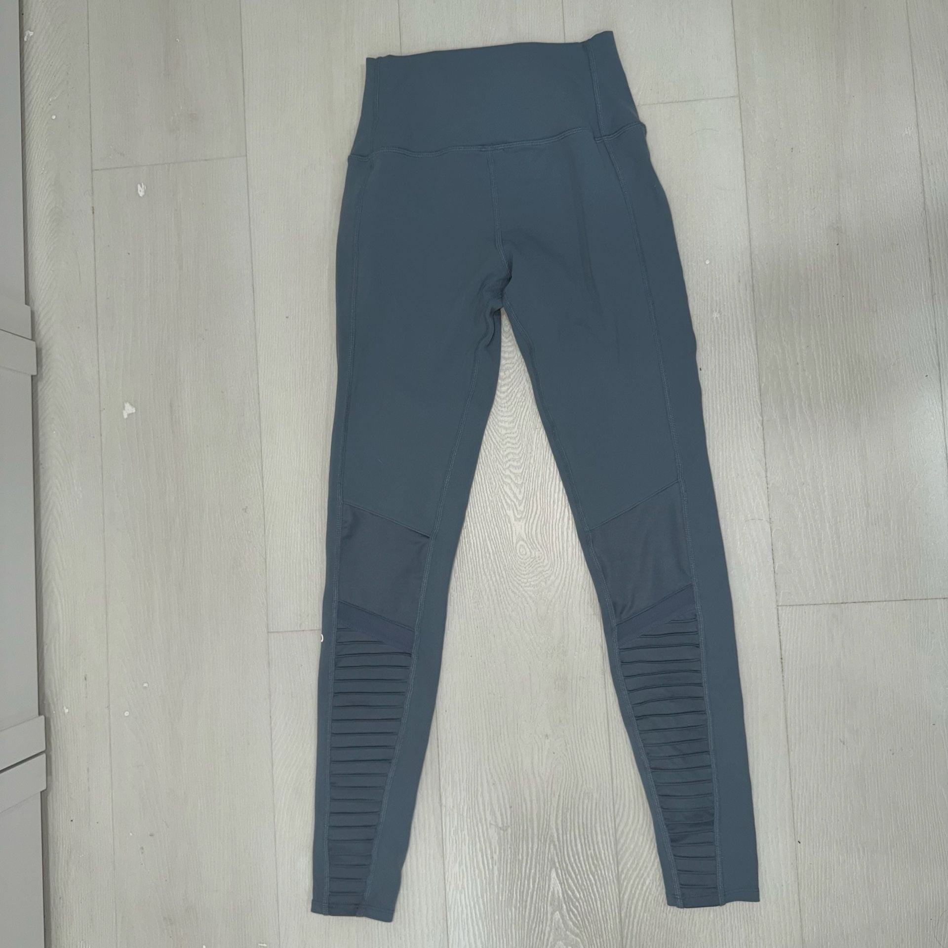 Alo Yoga High Rise Moto Leggings Size S Gray Ribbed Panels 5