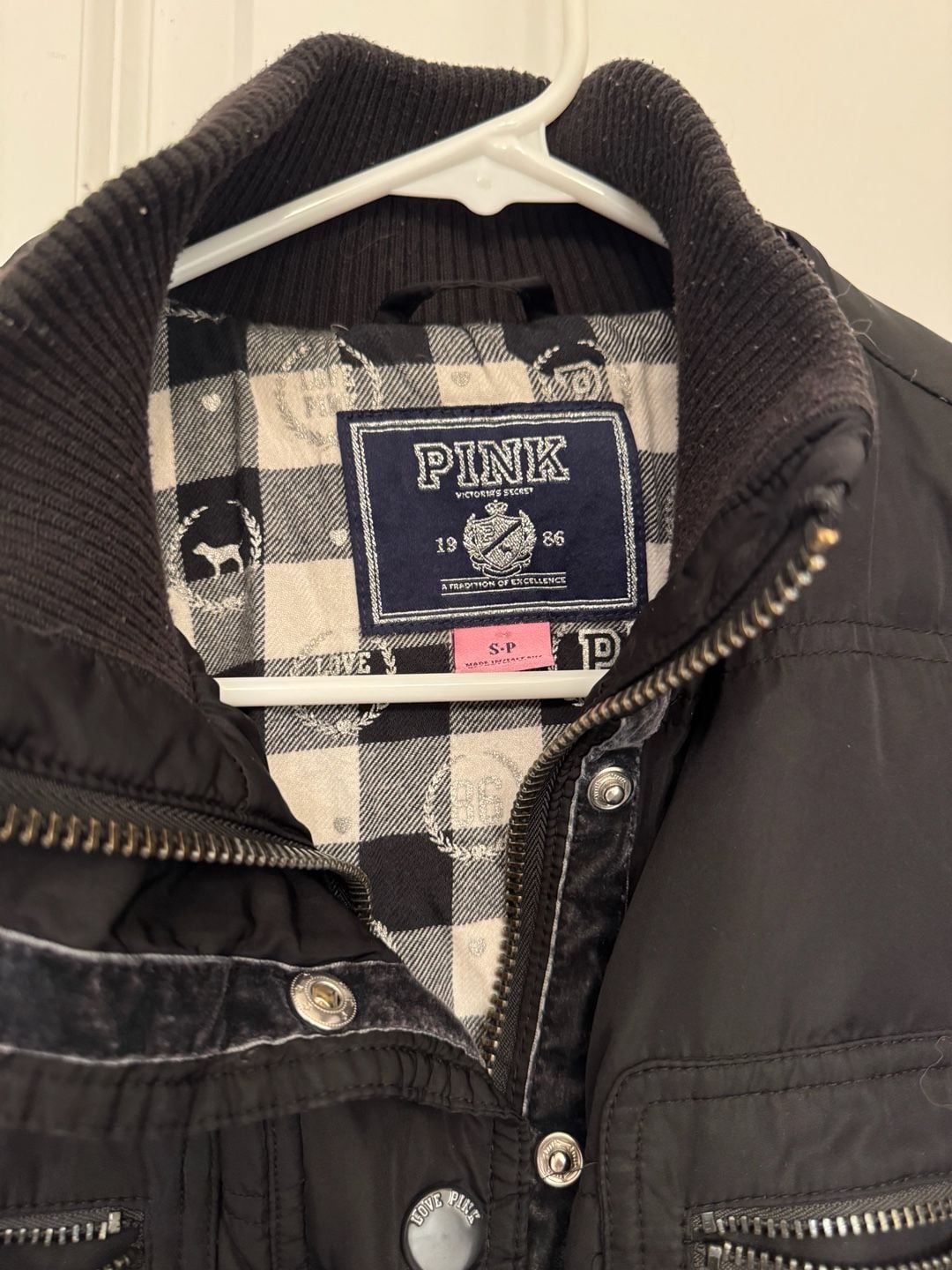 PINK Victoria's Secret Black Puffer Jacket Size S-P Plaid Lined 3