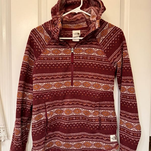The North Face Printed Crescent Hooded Pullover Size S Burgundy Fair Isle Fleece