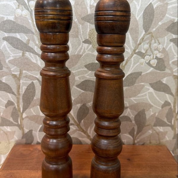 Gail Craft Woodenware Vintage Wooden Pepper Mill and Salt Shaker Set