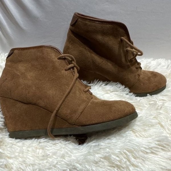 Madden Girl Dallyy Wedge Booties Size 8 Brown Plaid Lined Suede
S5