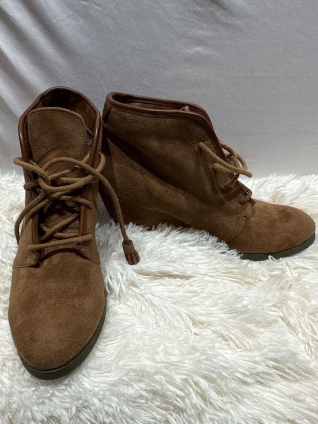 Madden Girl Dallyy Wedge Booties Size 8 Brown Plaid Lined Suede
S5 3