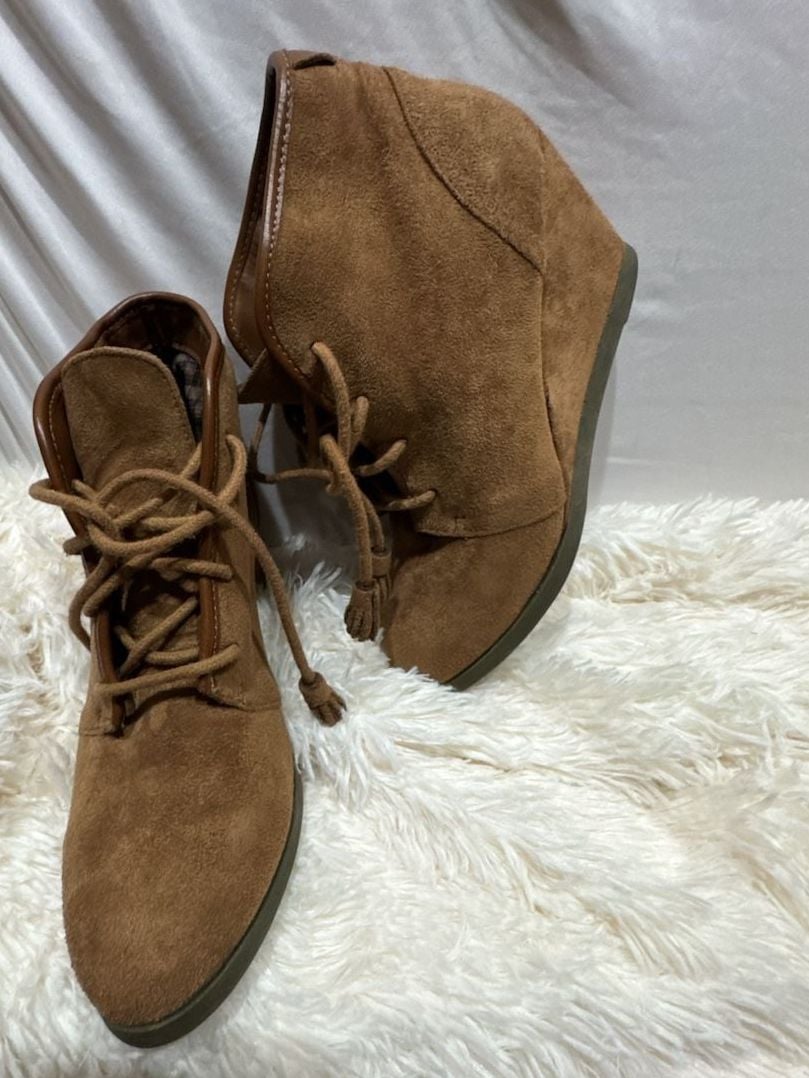 Madden Girl Dallyy Wedge Booties Size 8 Brown Plaid Lined Suede
S5 4