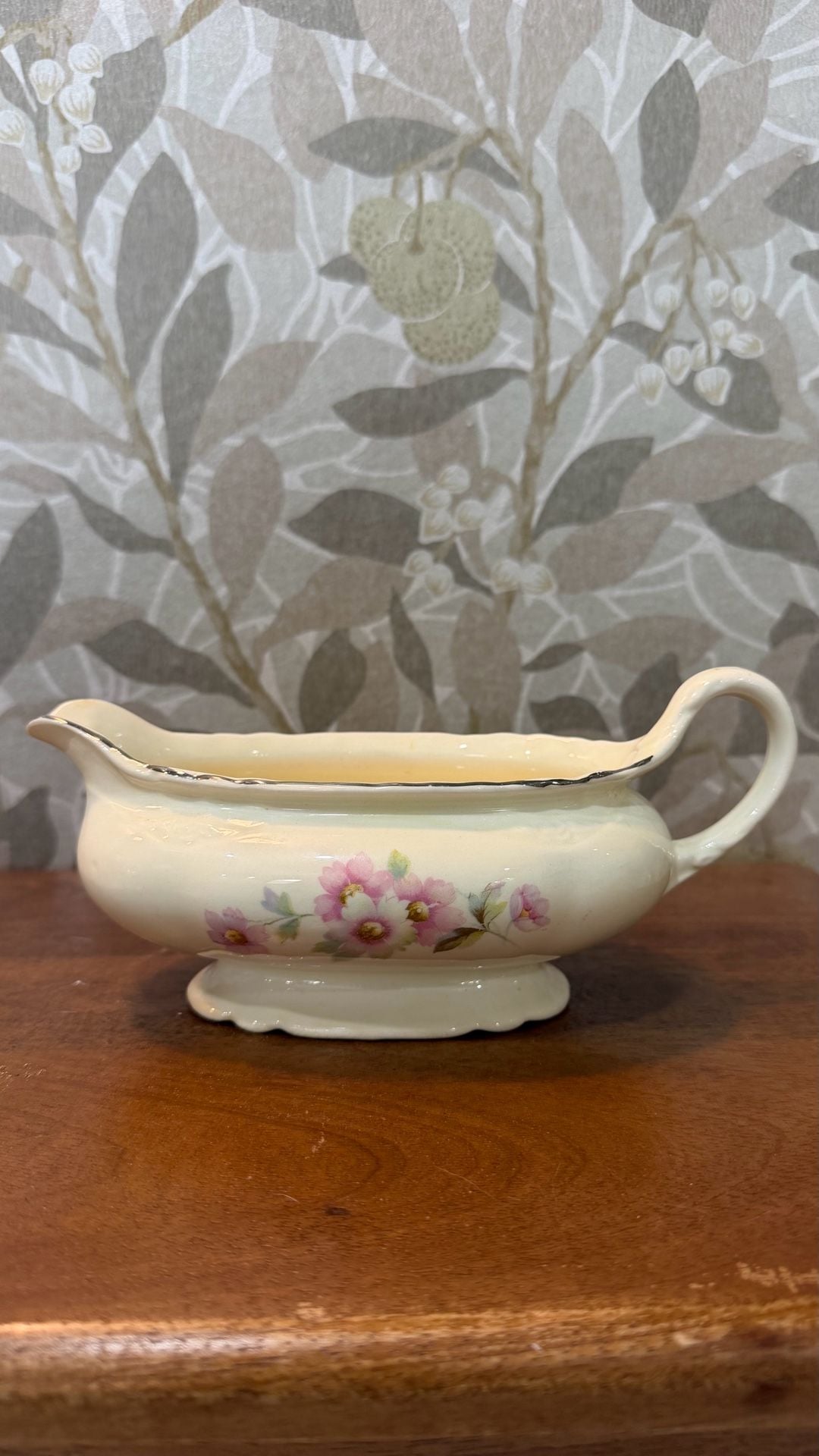 Homer Laughlin Virginia Rose JJ59 Gravy Boat Pink Floral Platinum Trim 1