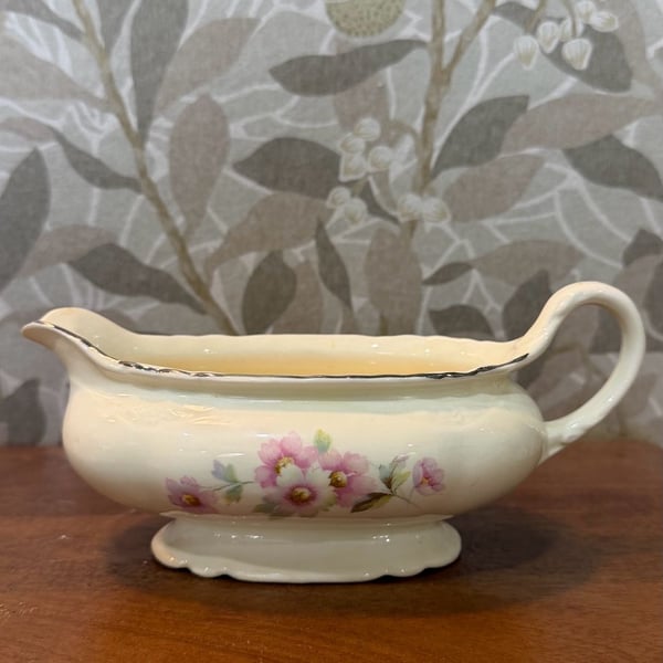 Homer Laughlin Virginia Rose JJ59 Gravy Boat Pink Floral Platinum Trim