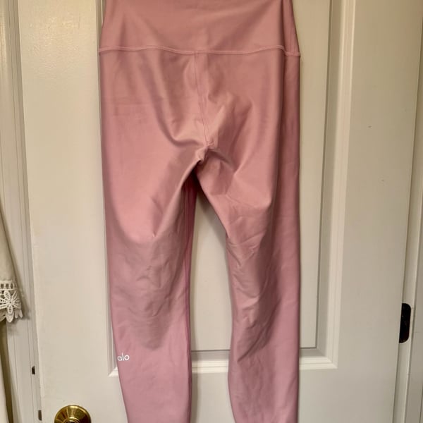 Alo Yoga Airlift Legging Size M Pink Candy Heart
