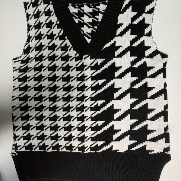 Womens XL Black White Houndstooth Sweater Vest V Neck Preppy Academia Knit