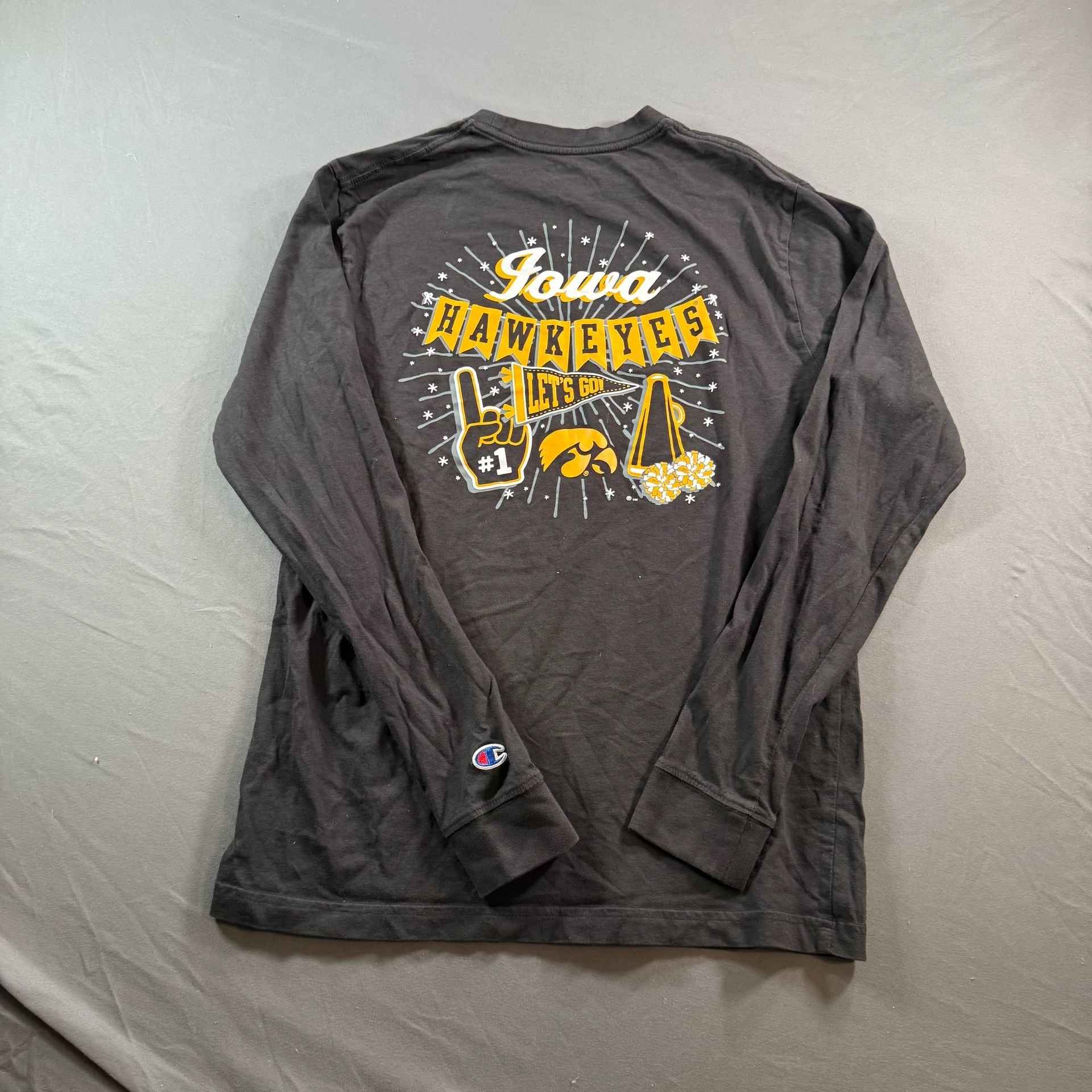 Champion Iowa Hawkeyes Long Sleeve Pocket T-Shirt Black Men’s Medium NCAA 6