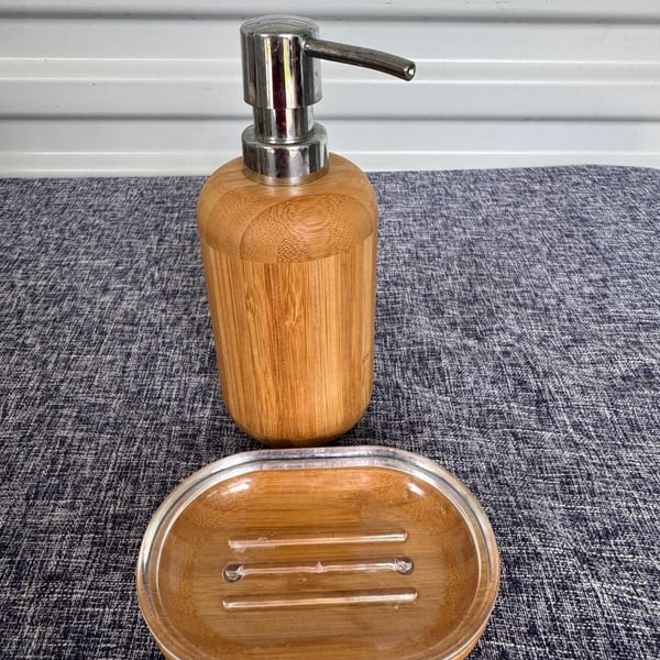 2 pc Bathroom decor set