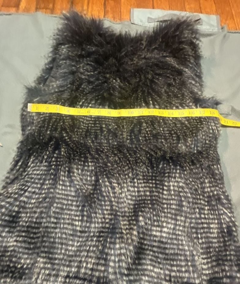 White House Black Market Faux Fur Vest Size S Black Silver Plaid Y2K 7