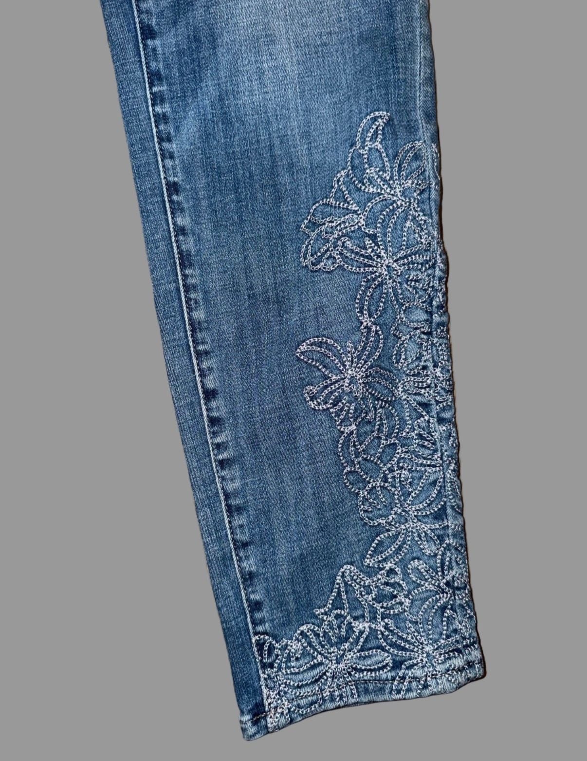White House Black Market (WHBM) Mid-Rise Lace-Embroidered Crop Skinny Jeans 5