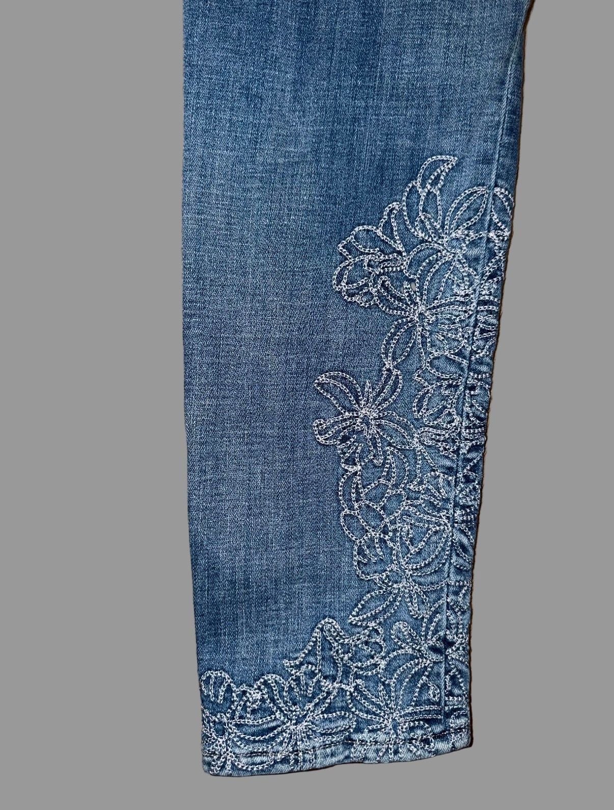 White House Black Market (WHBM) Mid-Rise Lace-Embroidered Crop Skinny Jeans 7