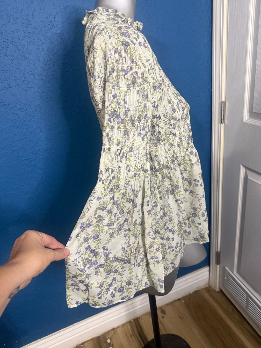 Rose + Olive Floral Smocked Long Sleeve Top Size L Green Blue White 3
