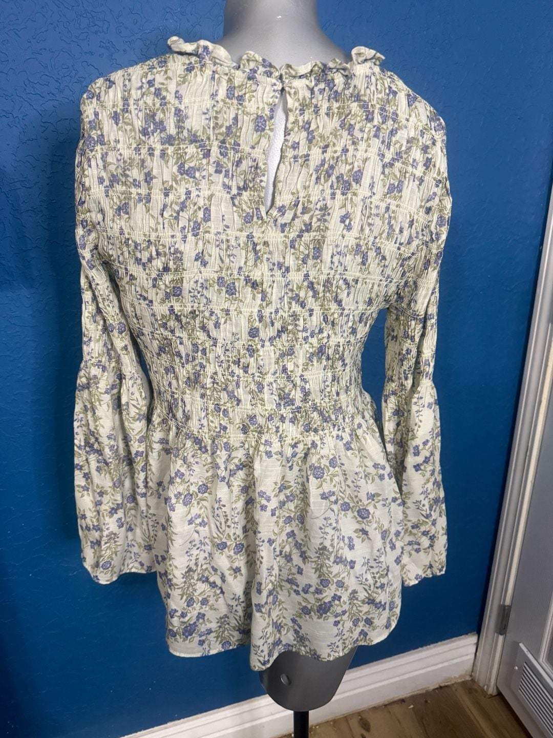 Rose + Olive Floral Smocked Long Sleeve Top Size L Green Blue White 4