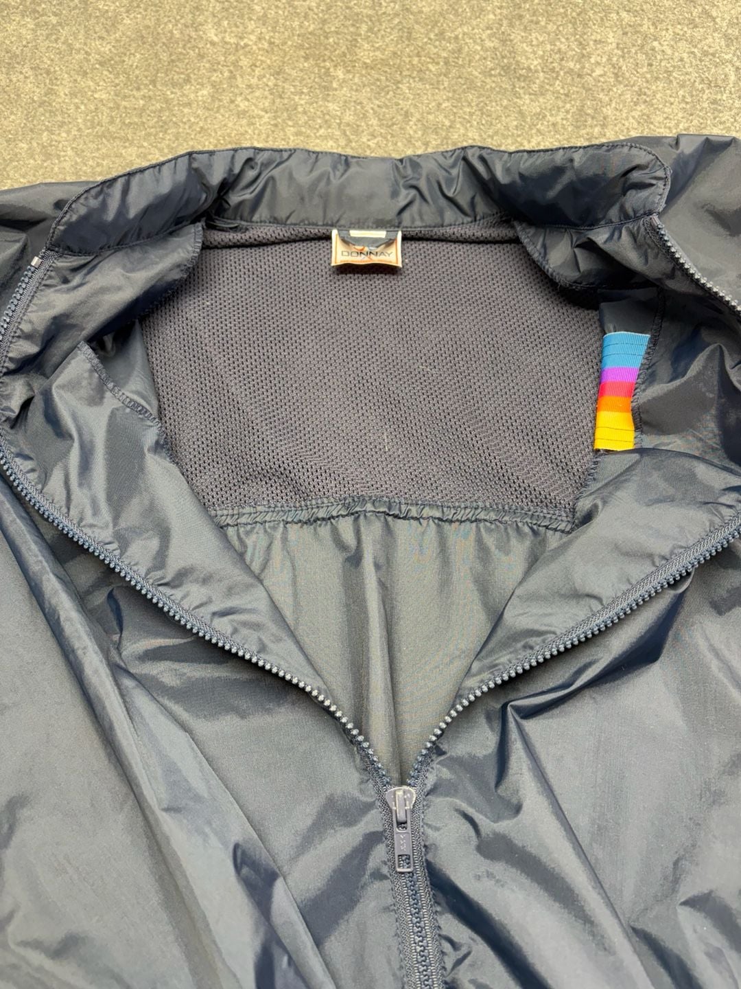 Donnay Rainbow Stripe Windbreaker Size M Navy Nylon Vintage Jacket 7