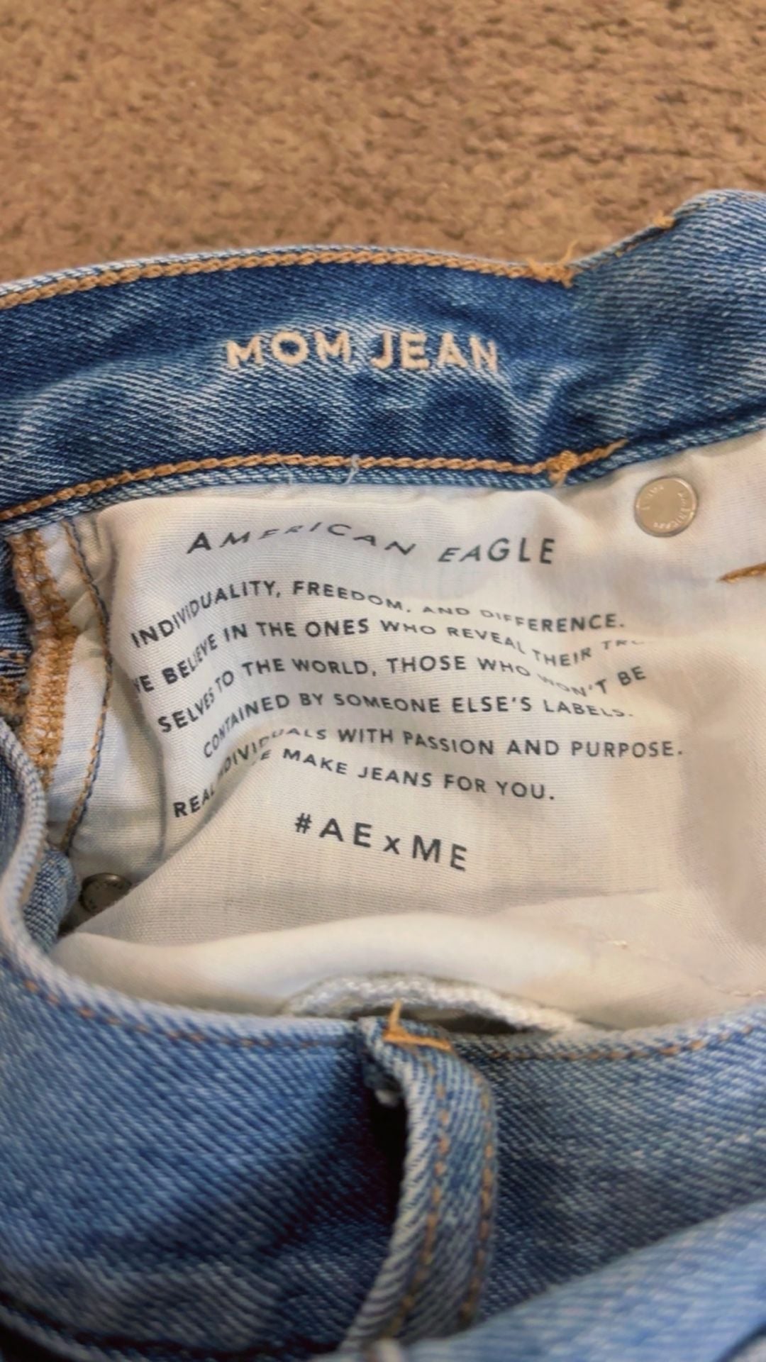 American Eagle Outfitters Mom Jean Size 2 Short Light Wash Distressed Ripped 5