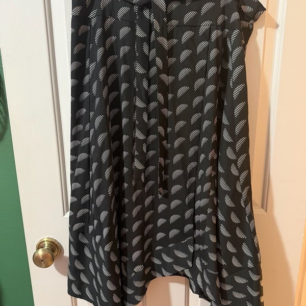Worthington Wrap Skirt Size 12 Black Geometric Pattern
