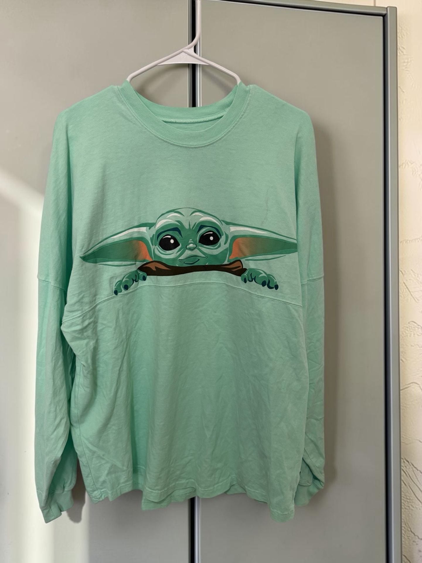 Disney Star Wars The Mandalorian Grogu Spirit Jersey Size M Green 1