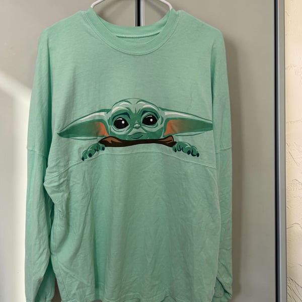 Disney Star Wars The Mandalorian Grogu Spirit Jersey Size M Green
