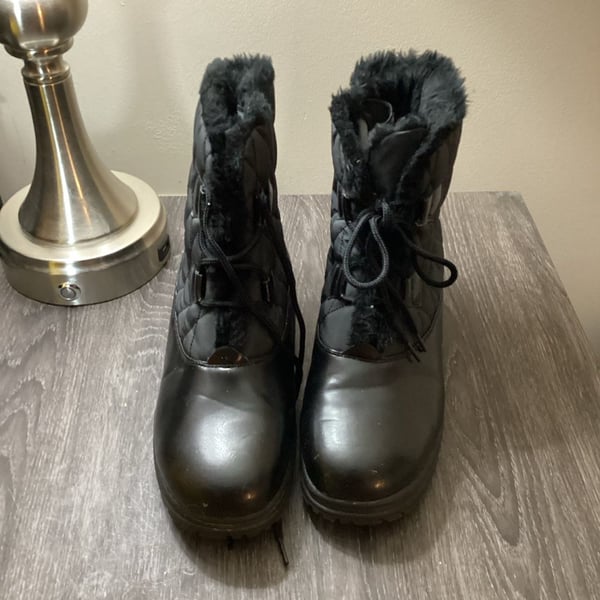 Totes Jinx Cold Weather Boots Black Quilted Faux Fur Winter Boots