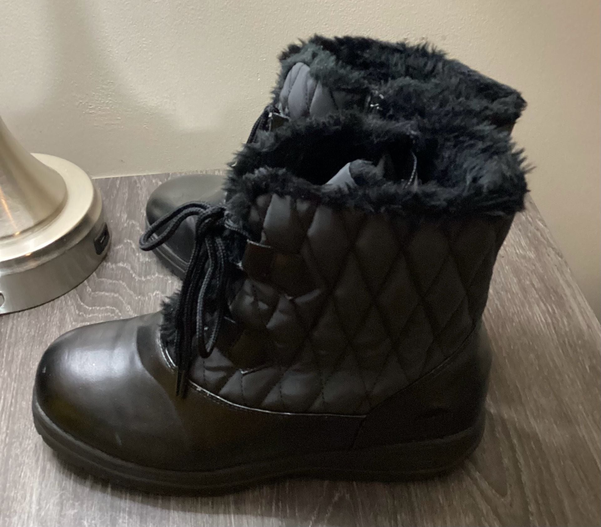 Totes Jinx Cold Weather Boots Black Quilted Faux Fur Winter Boots 6
