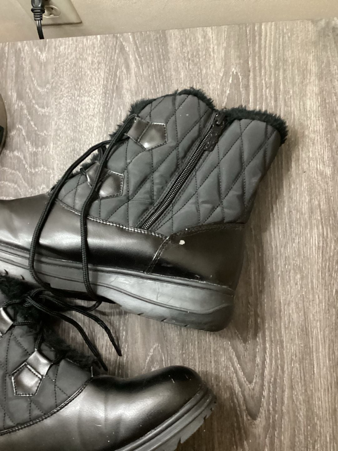 Totes Jinx Cold Weather Boots Black Quilted Faux Fur Winter Boots 8