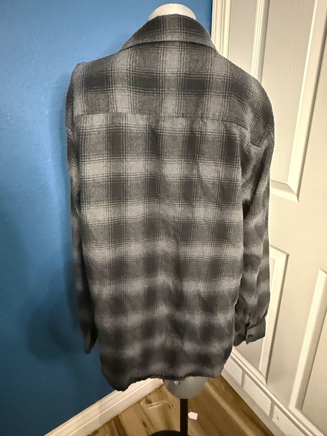 RSQ Collective Plaid Flannel Shirt Size M Gray Black Cotton Polyester 4