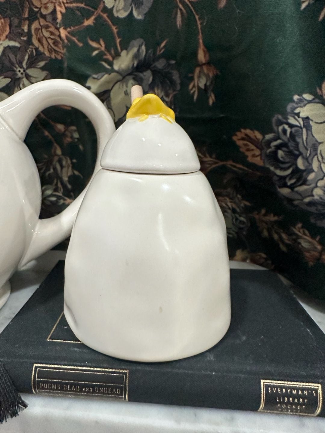 Rae Dunn Queen Bee Teapot And Honey Jar Set 4